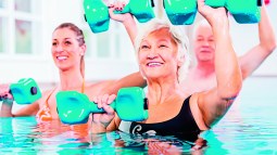 En la piscina podrás mejorar tu tonificación y resistencia física sin que tus articulaciones sufran.