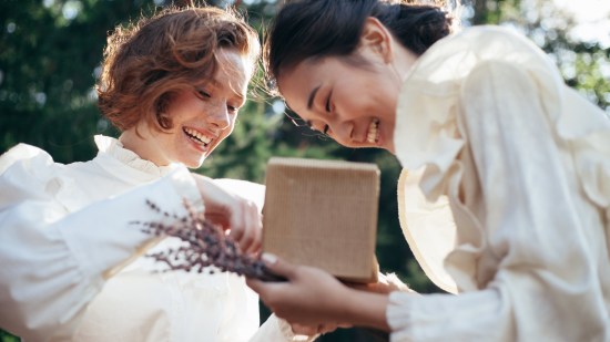 Los nuevos conjuntos de camisa y pantalón de Parfois que las mujeres +50 están agotando para primavera porque son cómodos y muy baratos