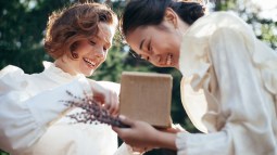 Los nuevos conjuntos de camisa y pantalón de Parfois que las mujeres +50 están agotando para primavera porque son cómodos y muy baratos