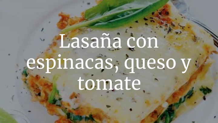 Lasaña con espinacas, queso y tomate