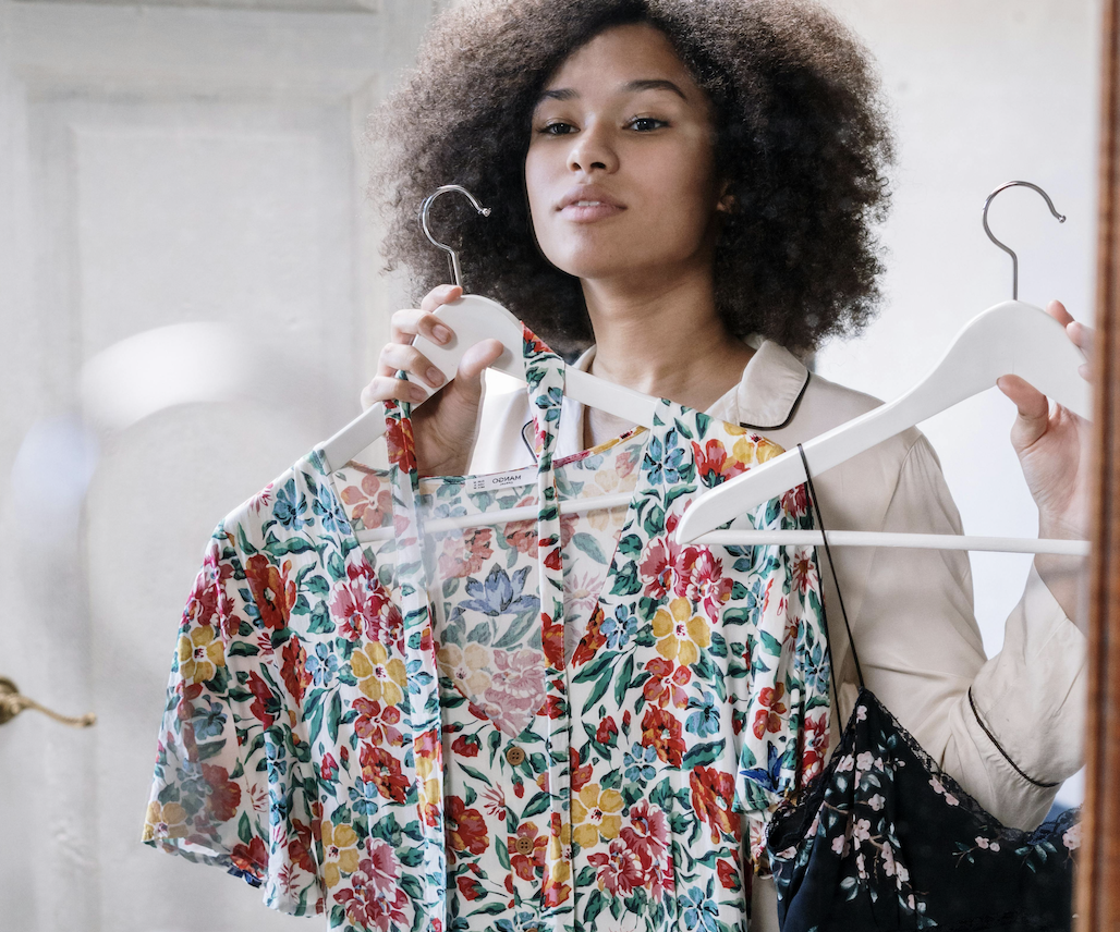 El Corte Inglés tiene seis vestidos sueltecitos por menos de 20 euros en su remate final de rebajas que arrasan entre las mujeres +50 para primavera