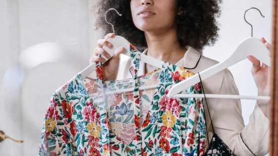 El Corte Inglés tiene seis vestidos sueltecitos por menos de 20 euros en su remate final de rebajas que arrasan entre las mujeres +50 para primavera