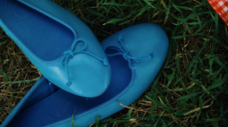 Mango tiene las bailarinas con tacón sensato que las mujeres +50 prometen llevar esta primavera tanto en la oficina como en eventos