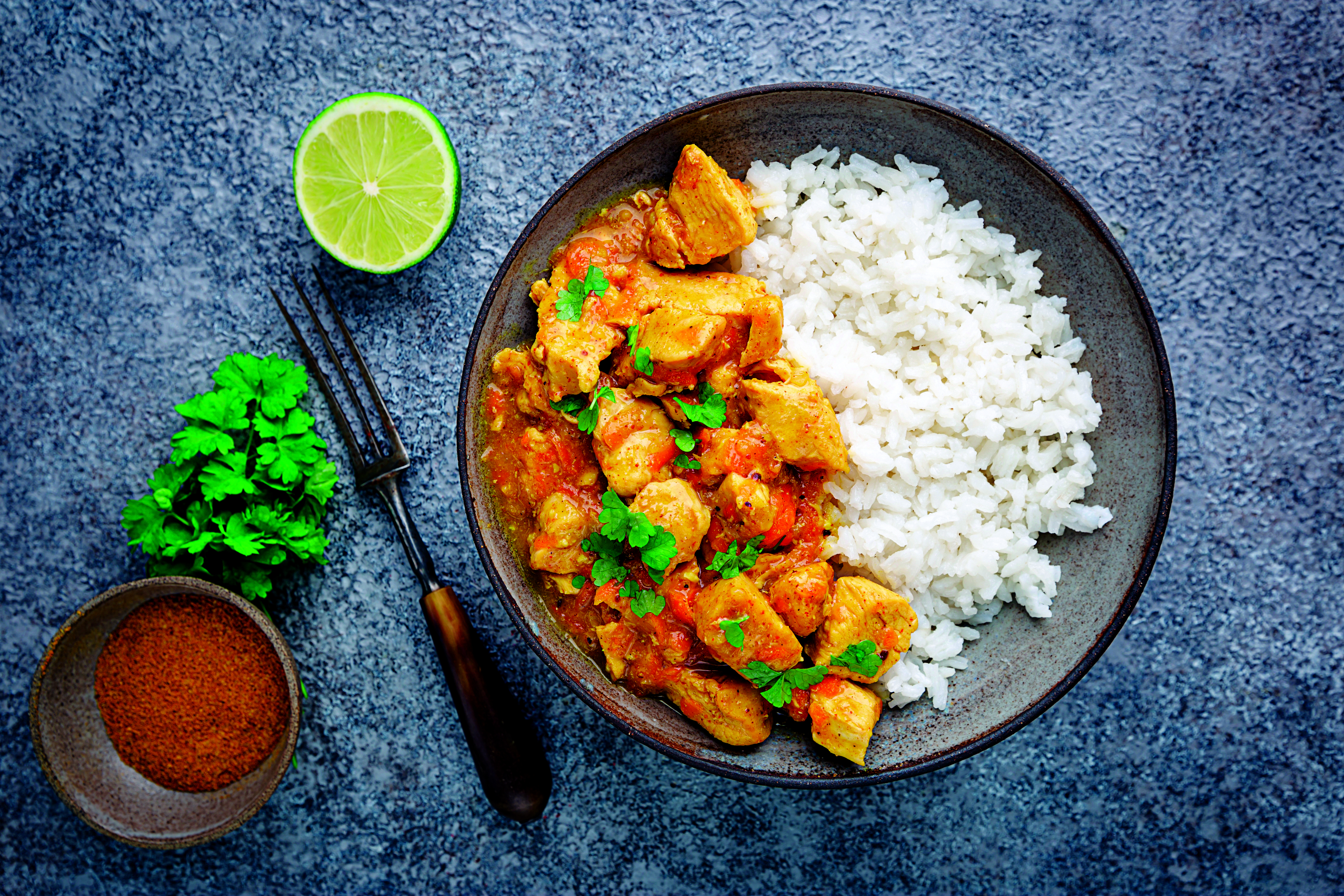 Se puede hacer también de cacahuete, de pollo, de verduras, de pescado o de carne.