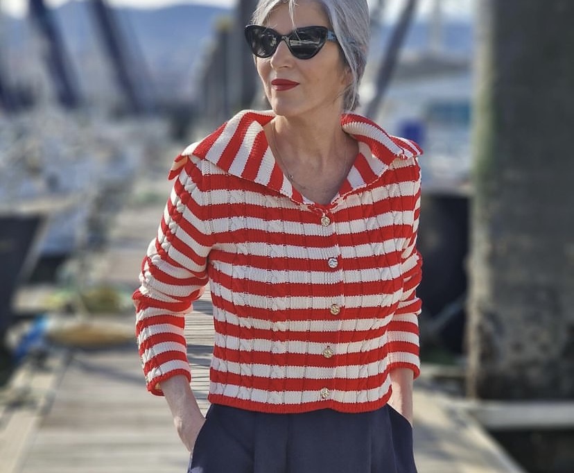 Carmen Gimeno se adelanta a las tendencias de primavera y luce el cárdigan de rayas de Zara que están agotando las mujeres +50