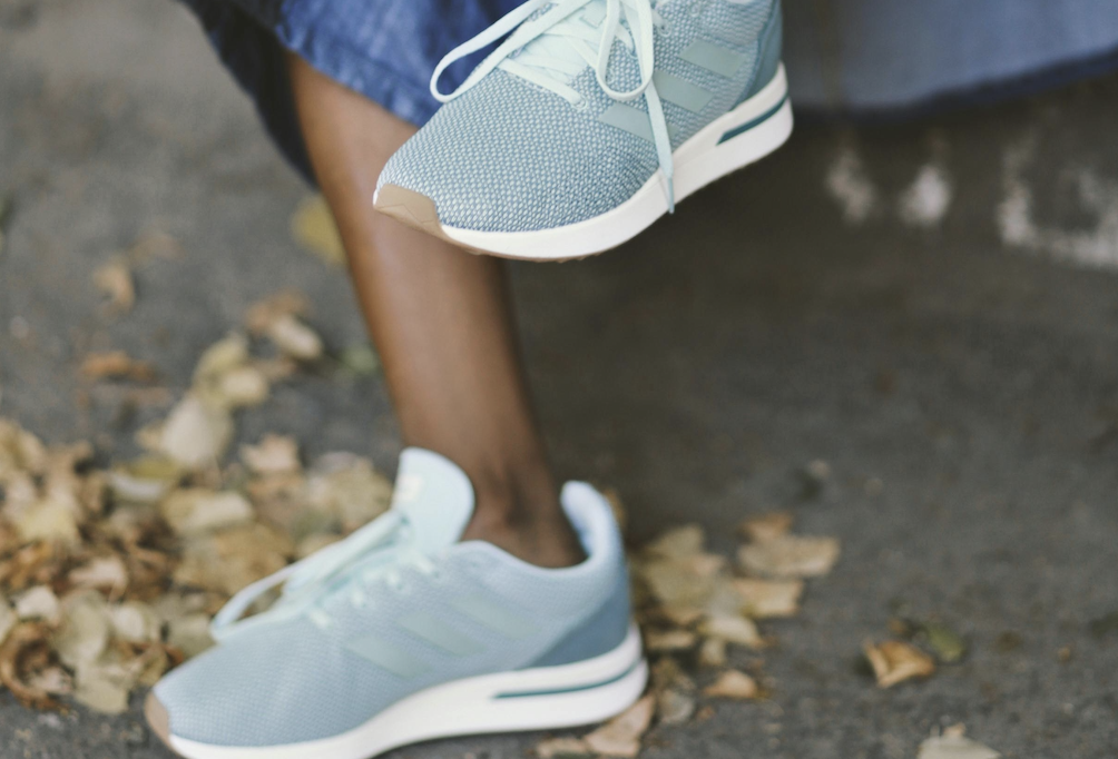 Decathlon tira la casa por la ventana y rebaja las zapatillas Skechers más buscadas por las mujeres +50 para la primavera