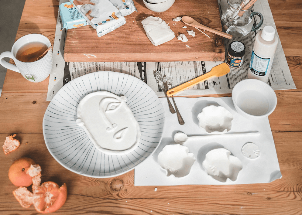 Manualidades con platos desechables: tres ideas sencillas y baratas para convertirlos en decoración para el hogar