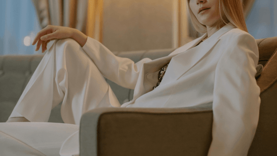 La nueva colección de H&M que parece de Massimo Dutti porque respira lujo silencioso arrasa entre las mujeres +50 porque es más barata