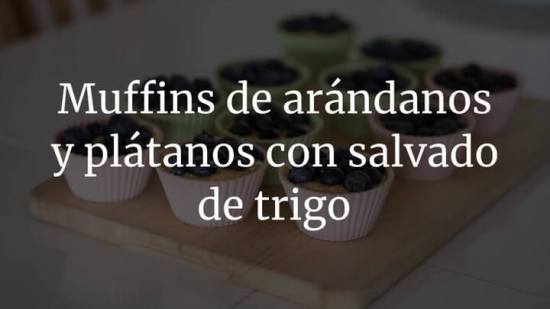 Muffins de arándanos y plátanos con salvado