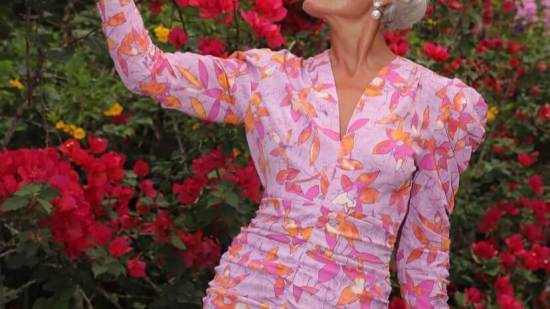 Este nuevo vestido de Sfera parece de marca pero cuesta 36 euros: las mujeres +50 lo están agotando para ser la invitada ideal en primavera