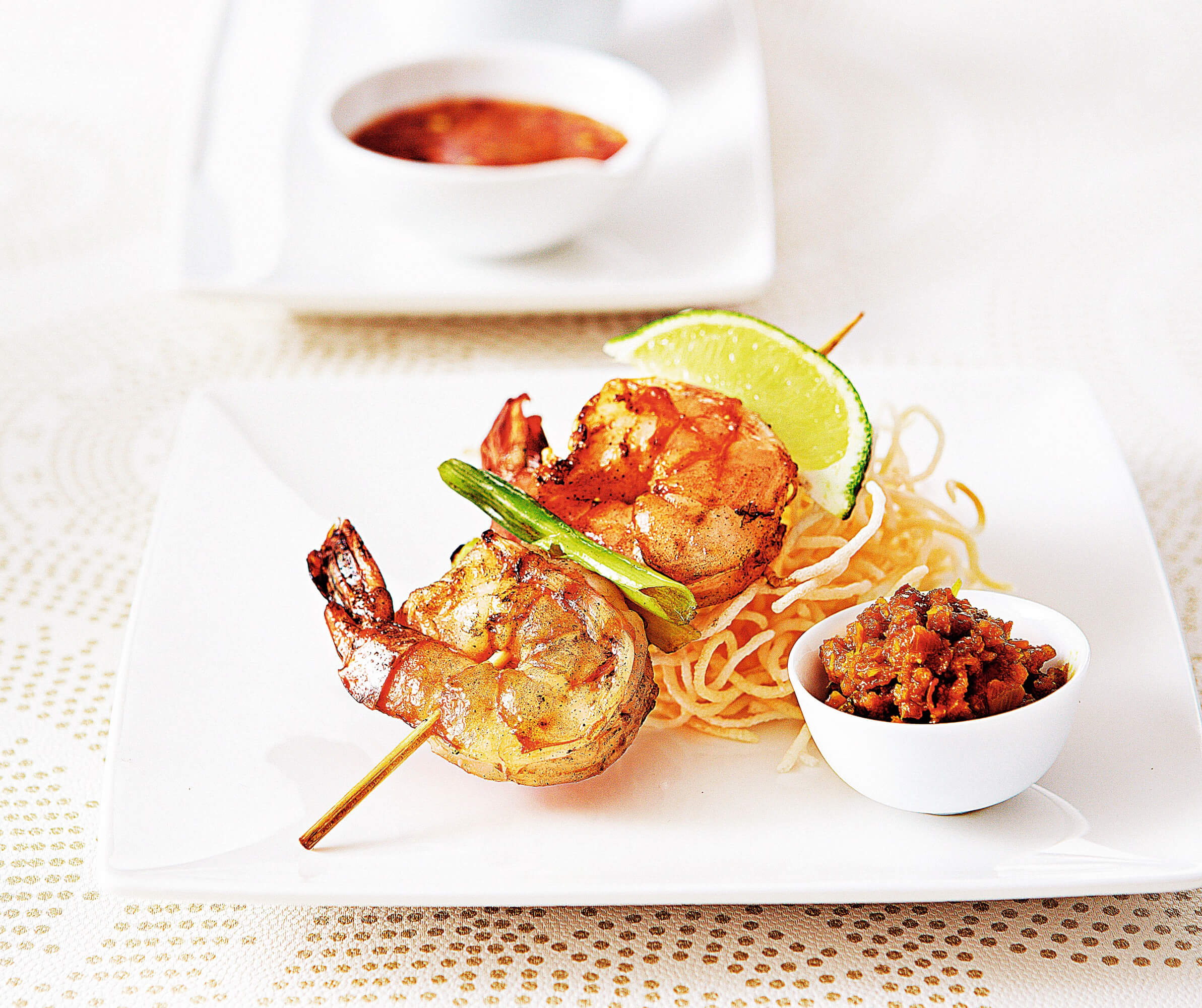 Brochetas de camarones marinados para levantar el humor y ser más feliz.