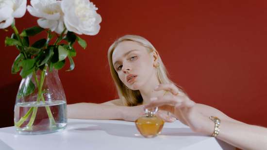 Esta es la marca que ha puesto de moda los perfumes para el cabello porque su aroma huele genial y aporta brillo