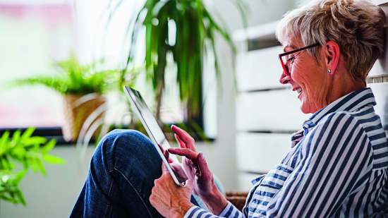 Los móviles y tabletas son un gran motivo de distracción a todas las edades.