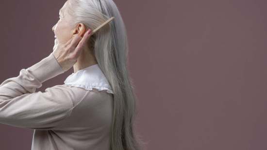 No volverás a echarte el tinte: hay una forma de acabar con las canas y sólo necesitas este ingrediente que venden en el supermercado