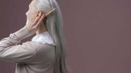 No volverás a echarte el tinte: hay una forma de acabar con las canas y sólo necesitas este ingrediente que venden en el supermercado