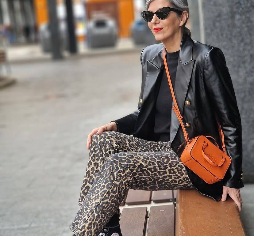 El Corte Inglés se suma a la moda de los pantalones de leopardo que aman las mujeres +50 con estos modelos que son cómodos y estilizan