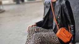 El Corte Inglés se suma a la moda de los pantalones de leopardo que aman las mujeres +50 con estos modelos que son cómodos y estilizan