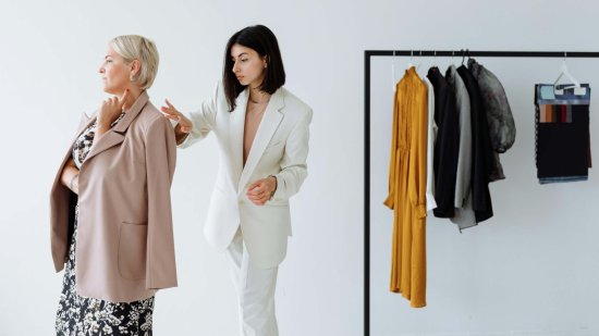 Seis vestidos sueltecitos tirados de precio de Primeriti, el outlet de El Corte Inglés que arrasa entre las mujeres +50 para encontrar chollos