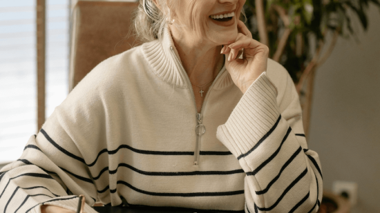 Camisas de rayas y otras prendas de C&A por menos de 18 euros que triunfan entre las mujeres +50 para llevar este estampado en primavera