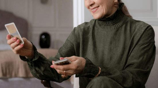 De Cortefiel a Sfera: 10 vestidos sueltecitos y tirados de precio que arrasan entre las mujeres +50 para ir elegantes esta Semana Santa