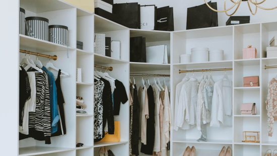 Sfera le hace la competencia a Ikea o Primark con estos productos tirados de precio con los que mantener el orden en el dormitorio o el baño