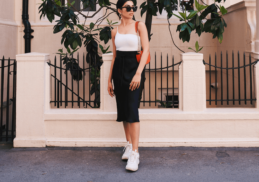 De Skechers a Pitillos: seis zapatillas cómodas y bonitas para primavera que arrasan entre las mujeres +50 para llevar con vestidos y pantalones