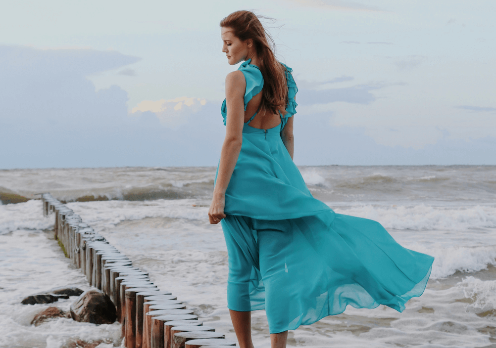 Los vestidos de invitada de El Corte Inglés que más están triunfando entre las mujeres +50 para bodas, bautizos y comuniones de primavera