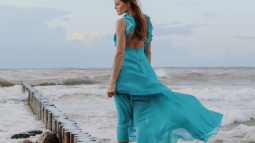 Los vestidos de invitada de El Corte Inglés que más están triunfando entre las mujeres +50 para bodas, bautizos y comuniones de primavera