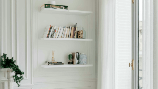 Las estanterías de pared de Ikea y otros productos compactos y súper baratos para sacar el máximo partido a los dormitorios pequeños