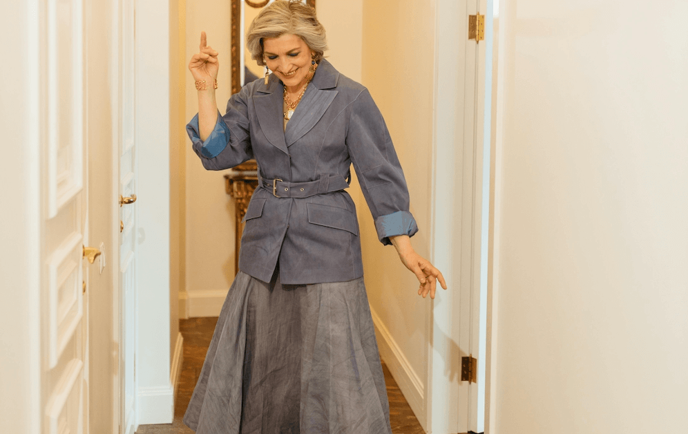 El conjunto de camisa y falda de C&A súper barato que enamora a las mujeres +50 para ser la invitada perfecta en eventos de primavera