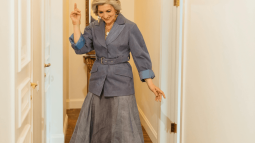 El conjunto de camisa y falda de C&A súper barato que enamora a las mujeres +50 para ser la invitada perfecta en eventos de primavera