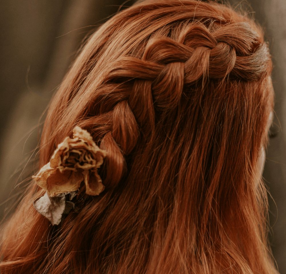 Cinco peinados de invitada sencillos y rápidos para lucir un cabello de diez en las bodas, bautizos y comuniones de esta primavera