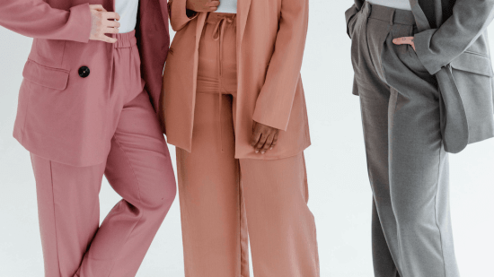 Los pantalones anchos de Carrefour que triunfan entre las mujeres +50 porque cuestan 18 euros y quedan bien con zapatillas o bailarinas