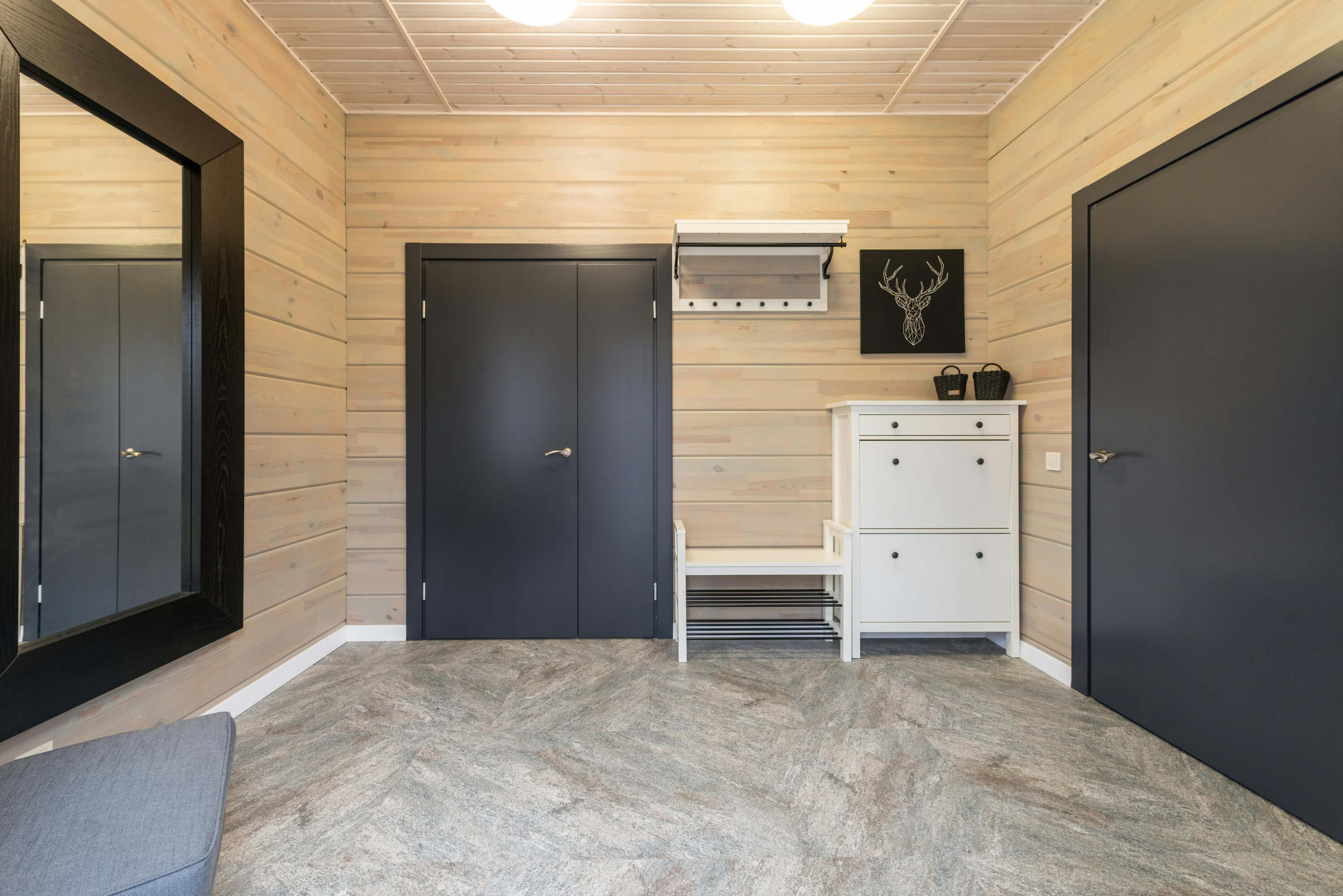 Leroy Merlin le hace la competencia a Ikea con este zapatero compacto y práctico para mantener en orden el calzado en espacios pequeños