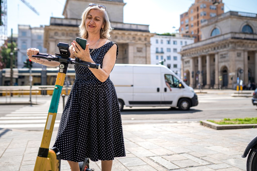 Seis vestidos sueltecitos baratos de Primeriti, el outlet de El Corte Inglés que arrasa entre las mujeres +50 para encontrar chollos