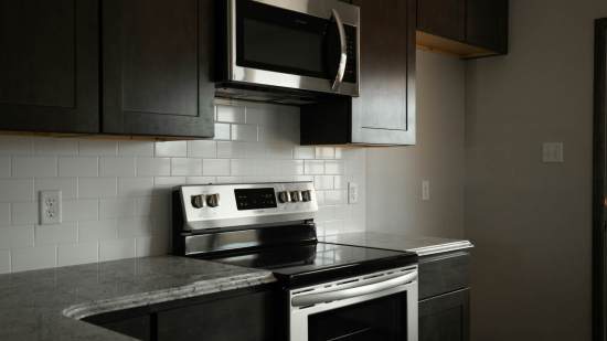 Agua, leche y otros alimentos que no se deben calentar en un microondas