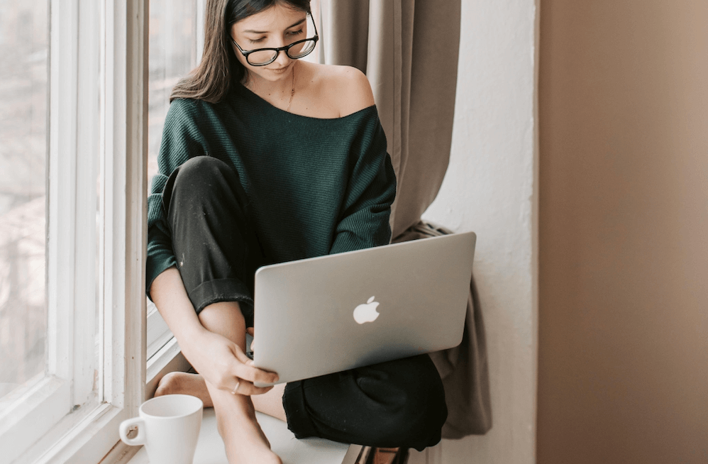 Cortefiel tiene el conjunto de punto ligero que causa furor entre las mujeres +50 porque es cómodo, barato y fresquito para cuando haga calor