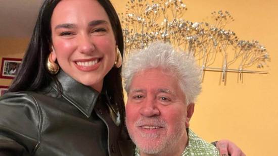 Dua Lipa y Pedro Almódovar
