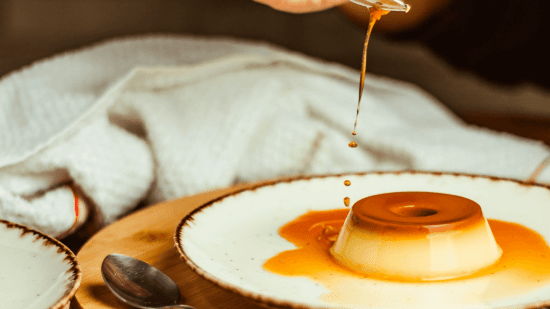 La receta de flan más rápida se hace al microondas en cinco minutos y con tan solo tres ingredientes