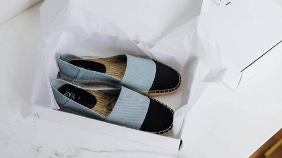 De Zara a Skechers: las alpargatas planas que comprar ahora y llevar todo el verano con vestidos holgados y conjuntos de lino