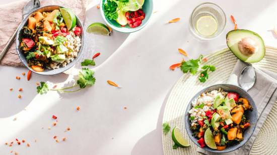 Recetas de ensaladas con frutas refrescantes, ligeras y deliciosas para cuando llegue el calor