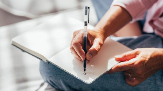 Cómo se escribe: ¿alomejor o a lo mejor?