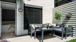 De Ikea a Leroy Merlin: los muebles de exterior más prácticos y al mejor precio para mantener el orden en la terraza