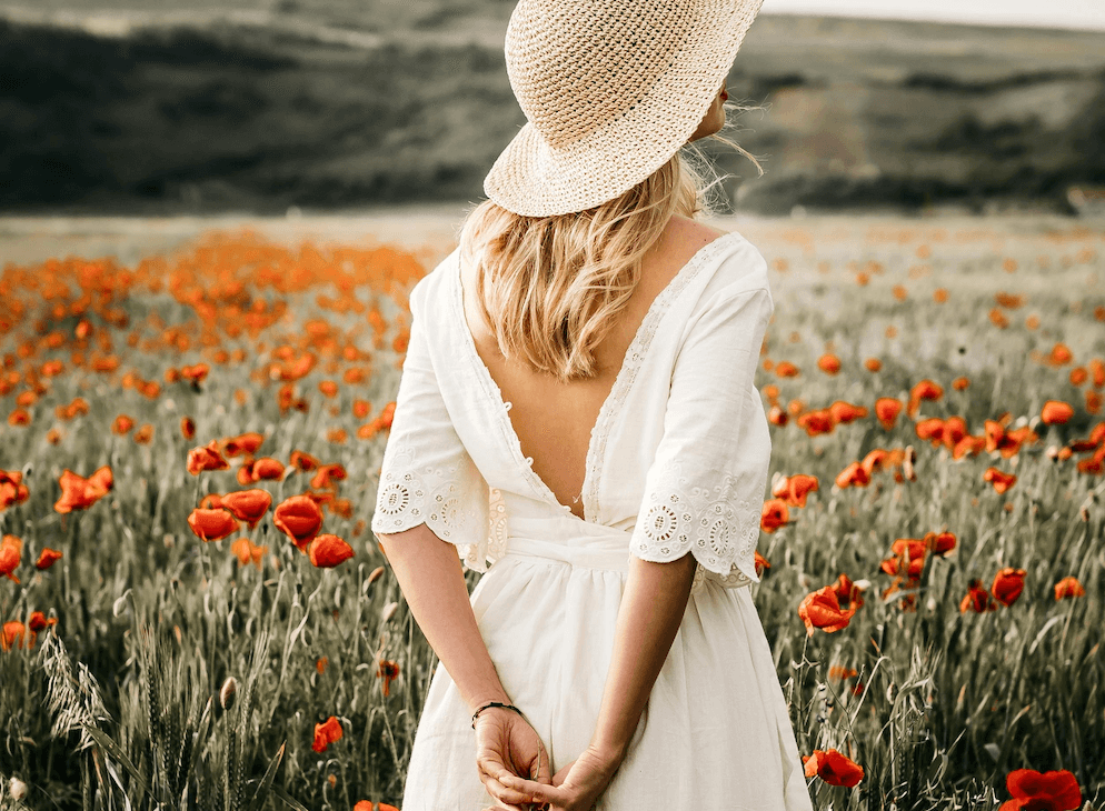 Los vestidos blancos de Sfera disponibles en El Corte Inglés que comprar baratos ahora para llevar todo el verano con alpargatas