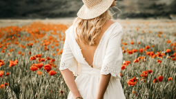 Los vestidos blancos de Sfera disponibles en El Corte Inglés que comprar baratos ahora para llevar todo el verano con alpargatas
