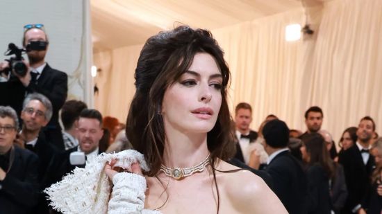 anna-hathaway-met-gala-2023_96