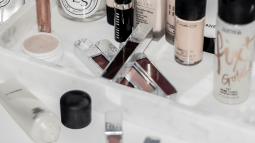 El organizador de maquillaje más buscado para mantener en orden los cosméticos está muy rebajado