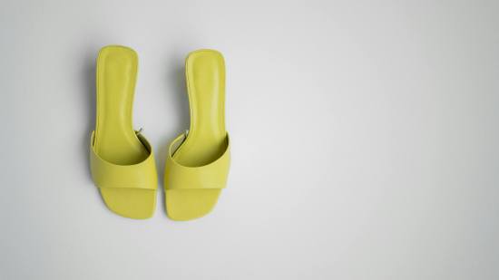 Las sandalias pala de Carrefour por menos de 10 euros que conquistan tanto a las mujeres de 20 como a las de 60