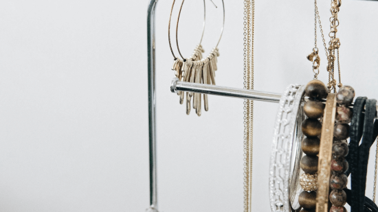 Este es el joyero más viral y barato para mantener en orden collares y demás accesorios