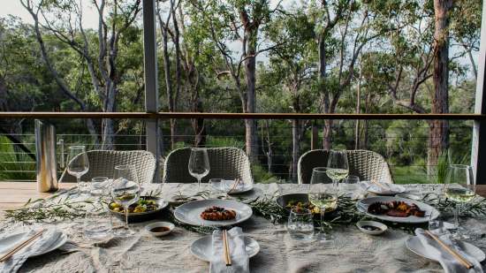 Aldi planta cara a Ikea y Primark con una de las vajillas más baratas y bonitas para vestir la mesa de la terraza este verano